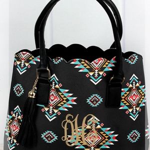 Scalloped tote